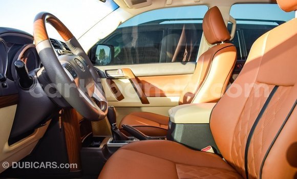 Acheter Import Voiture Toyota Prado Blanc à Import - Dubai, Ouganda Acheter Import Voiture Toyota Prado Blanc à Import - Dubai, Ouganda