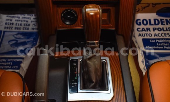 Acheter Import Voiture Toyota Prado Blanc à Import - Dubai, Ouganda Acheter Import Voiture Toyota Prado Blanc à Import - Dubai, Ouganda