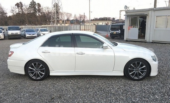 Gura Yakoze Toyota Mark X White Imodoka i Kampala mu Uganda Gura Yakoze Toyota Mark X White Imodoka i Kampala mu Uganda