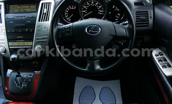 Gura Yakoze Toyota Harrier Black Imodoka i Kampala mu Uganda Gura Yakoze Toyota Harrier Black Imodoka i Kampala mu Uganda