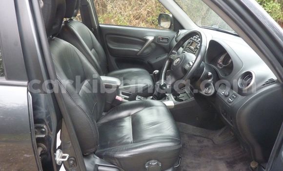 Gura Yakoze Toyota RAV4 Beige Imodoka i Kampala mu Uganda Gura Yakoze Toyota RAV4 Beige Imodoka i Kampala mu Uganda