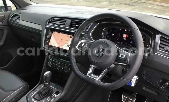 Nunua Ilio tumika Volkswagen Tiguan Nyeupe Gari ndani ya Kampala nchini Uganda Nunua Ilio tumika Volkswagen Tiguan Nyeupe Gari ndani ya Kampala nchini Uganda