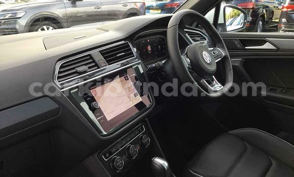 Nunua Ilio tumika Volkswagen Tiguan Nyeupe Gari ndani ya Kampala nchini Uganda Nunua Ilio tumika Volkswagen Tiguan Nyeupe Gari ndani ya Kampala nchini Uganda