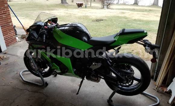 Buy Used Kawasaki Ninja ZX-10R Green Bike in Kampala in Uganda Buy Used Kawasaki Ninja ZX-10R Green Bike in Kampala in Uganda