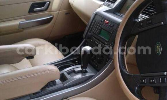 Gura Yakoze Land Rover Range Rover Black Imodoka i Kampala mu Uganda Gura Yakoze Land Rover Range Rover Black Imodoka i Kampala mu Uganda