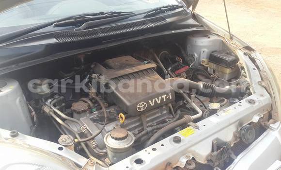 Gura Yakoze Toyota Vitz Silver Imodoka i Kampala mu Uganda Gura Yakoze Toyota Vitz Silver Imodoka i Kampala mu Uganda