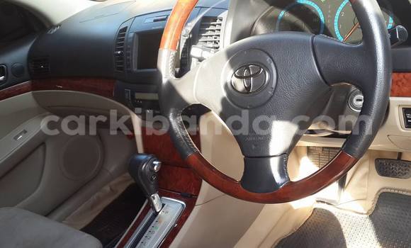 Gura Yakoze Toyota Premio Silver Imodoka i Kampala mu Uganda Gura Yakoze Toyota Premio Silver Imodoka i Kampala mu Uganda