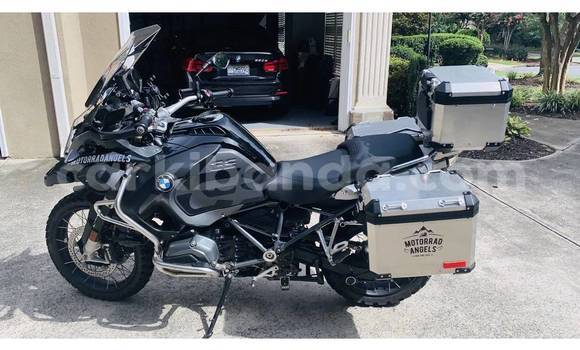 Gura Yakoze BMW R 1200 GS Beige Bike i Kampala mu Uganda Gura Yakoze BMW R 1200 GS Beige Bike i Kampala mu Uganda