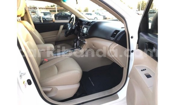 Buy Import Toyota Highlander White Car in Import - Dubai in Uganda Buy Import Toyota Highlander White Car in Import - Dubai in Uganda