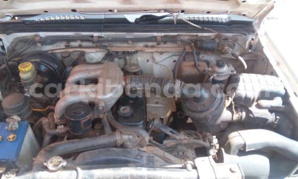 Gura Yakoze Nissan Hardbody White Imodoka i Kampala mu Uganda Gura Yakoze Nissan Hardbody White Imodoka i Kampala mu Uganda