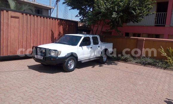 Gura Yakoze Nissan Hardbody White Imodoka i Kampala mu Uganda Gura Yakoze Nissan Hardbody White Imodoka i Kampala mu Uganda