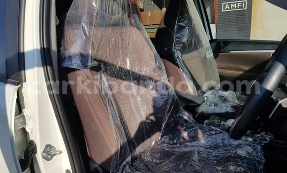 Gura Yakoze Toyota Fortuner White Imodoka i Kampala mu Uganda Gura Yakoze Toyota Fortuner White Imodoka i Kampala mu Uganda