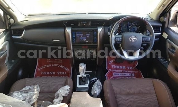 Gura Yakoze Toyota Fortuner White Imodoka i Kampala mu Uganda Gura Yakoze Toyota Fortuner White Imodoka i Kampala mu Uganda