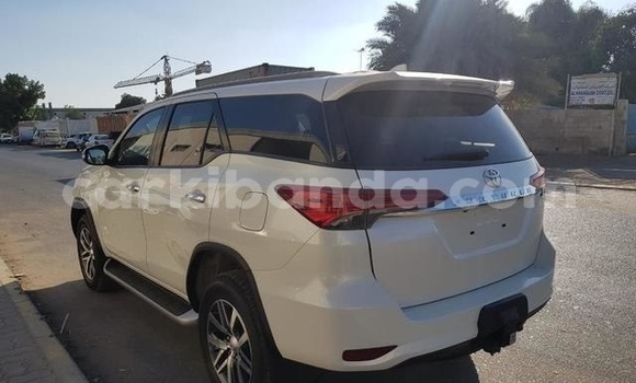 Gura Yakoze Toyota Fortuner White Imodoka i Kampala mu Uganda Gura Yakoze Toyota Fortuner White Imodoka i Kampala mu Uganda