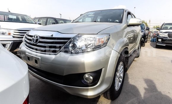 Nunua Imported Toyota Fortuner Nyingine Gari ndani ya Import - Dubai nchini Uganda Nunua Imported Toyota Fortuner Nyingine Gari ndani ya Import - Dubai nchini Uganda