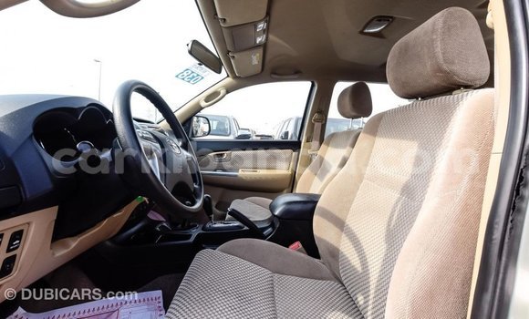 Nunua Imported Toyota Fortuner Nyingine Gari ndani ya Import - Dubai nchini Uganda Nunua Imported Toyota Fortuner Nyingine Gari ndani ya Import - Dubai nchini Uganda