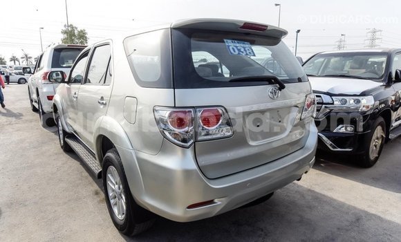 Nunua Imported Toyota Fortuner Nyingine Gari ndani ya Import - Dubai nchini Uganda Nunua Imported Toyota Fortuner Nyingine Gari ndani ya Import - Dubai nchini Uganda