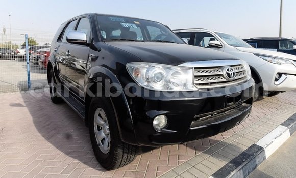 Nunua Imported Toyota Fortuner Nyeusi Gari ndani ya Import - Dubai nchini Uganda Nunua Imported Toyota Fortuner Nyeusi Gari ndani ya Import - Dubai nchini Uganda