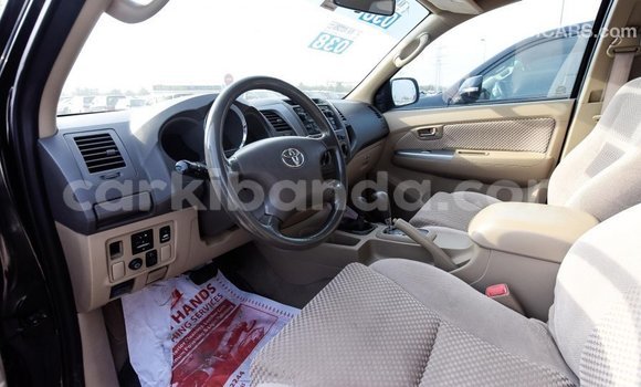 Nunua Imported Toyota Fortuner Nyeusi Gari ndani ya Import - Dubai nchini Uganda Nunua Imported Toyota Fortuner Nyeusi Gari ndani ya Import - Dubai nchini Uganda