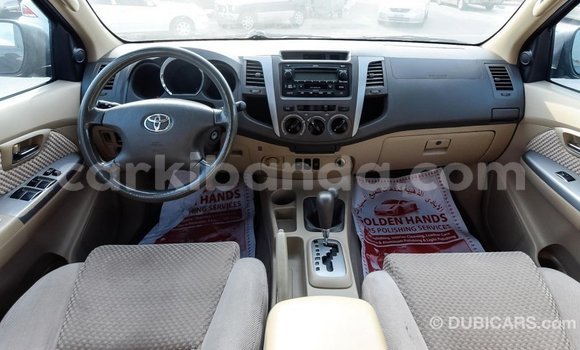 Nunua Imported Toyota Fortuner Nyeusi Gari ndani ya Import - Dubai nchini Uganda Nunua Imported Toyota Fortuner Nyeusi Gari ndani ya Import - Dubai nchini Uganda