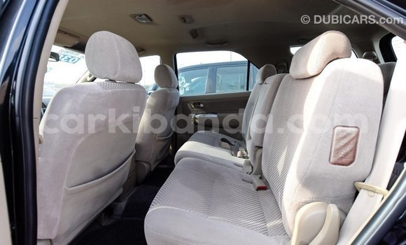 Nunua Imported Toyota Fortuner Nyeusi Gari ndani ya Import - Dubai nchini Uganda Nunua Imported Toyota Fortuner Nyeusi Gari ndani ya Import - Dubai nchini Uganda