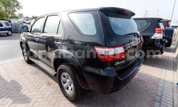 Nunua Imported Toyota Fortuner Nyeusi Gari ndani ya Import - Dubai nchini Uganda Nunua Imported Toyota Fortuner Nyeusi Gari ndani ya Import - Dubai nchini Uganda