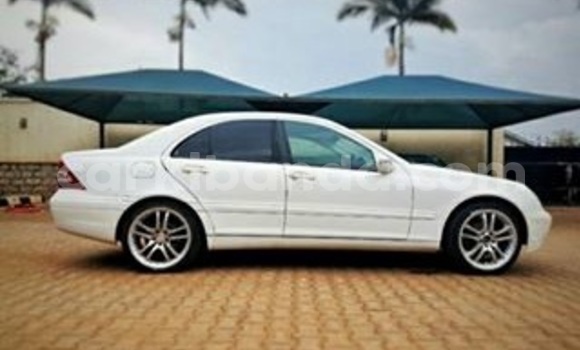 Acheter Occasion Voiture Mercedes‒Benz C–Class Blanc à Kampala, Ouganda Acheter Occasion Voiture Mercedes‒Benz C–Class Blanc à Kampala, Ouganda