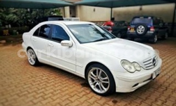 Acheter Occasion Voiture Mercedes‒Benz C–Class Blanc à Kampala, Ouganda Acheter Occasion Voiture Mercedes‒Benz C–Class Blanc à Kampala, Ouganda