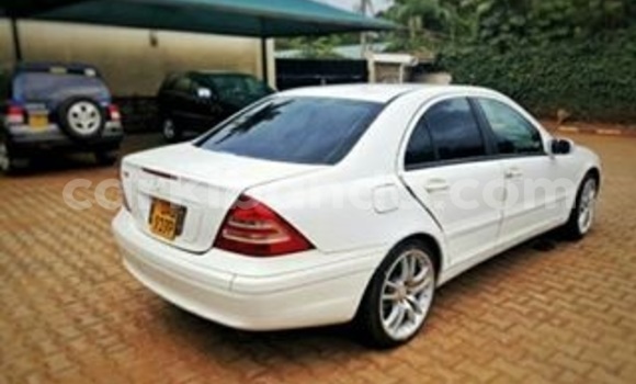 Acheter Occasion Voiture Mercedes‒Benz C–Class Blanc à Kampala, Ouganda Acheter Occasion Voiture Mercedes‒Benz C–Class Blanc à Kampala, Ouganda