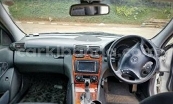 Acheter Occasion Voiture Mercedes‒Benz C–Class Blanc à Kampala, Ouganda Acheter Occasion Voiture Mercedes‒Benz C–Class Blanc à Kampala, Ouganda