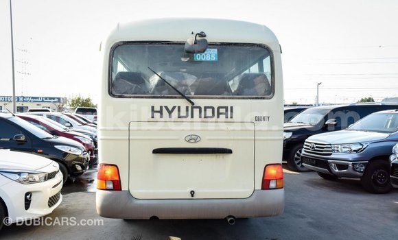 Nunua Imported Hyundai Chorus Beige Lori ndani ya Import - Dubai nchini Uganda Nunua Imported Hyundai Chorus Beige Lori ndani ya Import - Dubai nchini Uganda