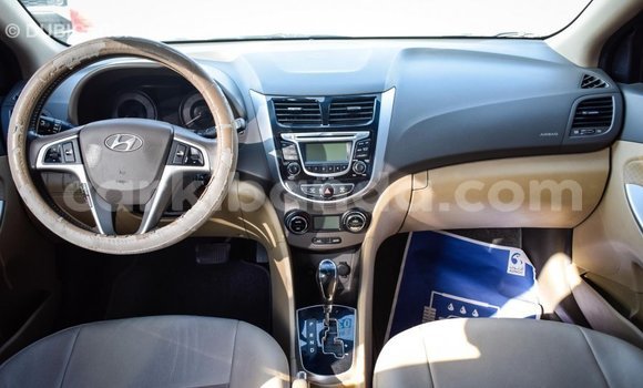 Acheter Import Voiture Hyundai Accent Marron à Import - Dubai, Ouganda Acheter Import Voiture Hyundai Accent Marron à Import - Dubai, Ouganda