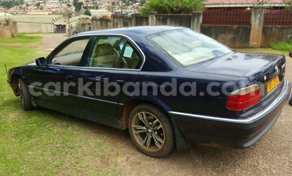 Gura Yakoze BMW 5–Series Blue Imodoka i Kampala mu Uganda Gura Yakoze BMW 5–Series Blue Imodoka i Kampala mu Uganda