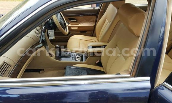 Gura Yakoze BMW 5–Series Blue Imodoka i Kampala mu Uganda Gura Yakoze BMW 5–Series Blue Imodoka i Kampala mu Uganda