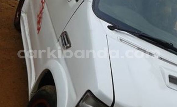 Gura Yakoze Suzuki Wagon White Imodoka i Kampala mu Uganda Gura Yakoze Suzuki Wagon White Imodoka i Kampala mu Uganda