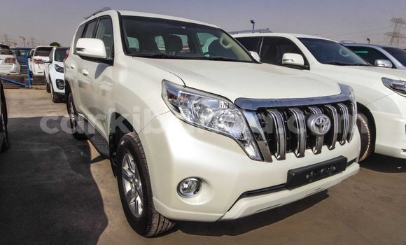 Acheter Import Voiture Toyota Prado Blanc à Import - Dubai, Ouganda Acheter Import Voiture Toyota Prado Blanc à Import - Dubai, Ouganda