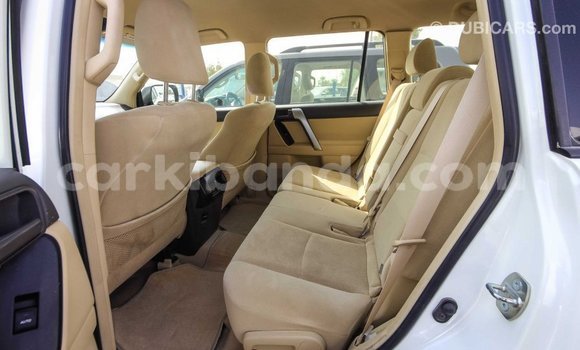 Acheter Import Voiture Toyota Prado Blanc à Import - Dubai, Ouganda Acheter Import Voiture Toyota Prado Blanc à Import - Dubai, Ouganda