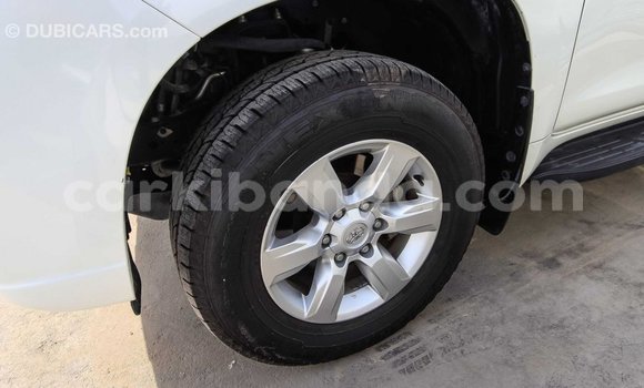 Acheter Import Voiture Toyota Prado Blanc à Import - Dubai, Ouganda Acheter Import Voiture Toyota Prado Blanc à Import - Dubai, Ouganda