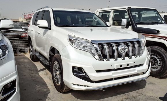 Acheter Import Voiture Toyota Prado Blanc à Import - Dubai, Ouganda Acheter Import Voiture Toyota Prado Blanc à Import - Dubai, Ouganda