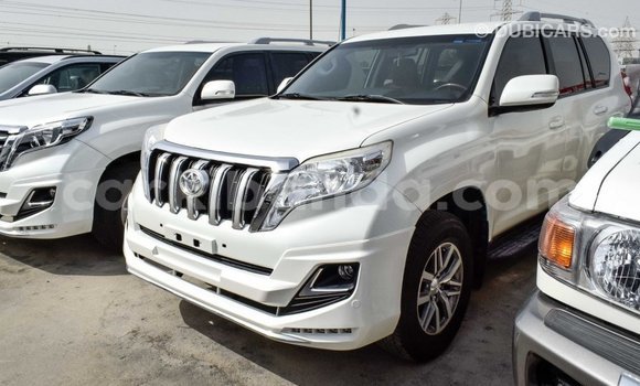 Acheter Import Voiture Toyota Prado Blanc à Import - Dubai, Ouganda Acheter Import Voiture Toyota Prado Blanc à Import - Dubai, Ouganda