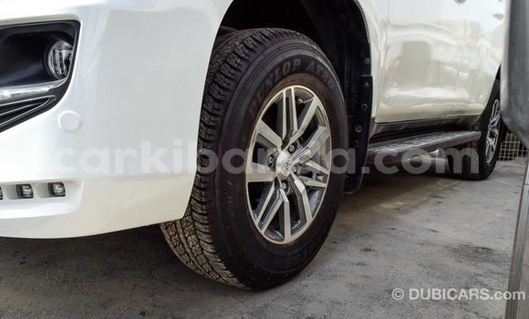 Acheter Import Voiture Toyota Prado Blanc à Import - Dubai, Ouganda Acheter Import Voiture Toyota Prado Blanc à Import - Dubai, Ouganda