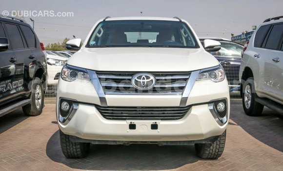 Nunua Imported Toyota Fortuner Nyeupe Gari ndani ya Import - Dubai nchini Uganda Nunua Imported Toyota Fortuner Nyeupe Gari ndani ya Import - Dubai nchini Uganda