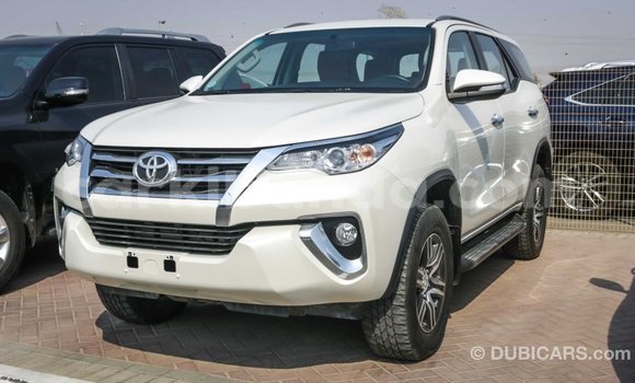 Nunua Imported Toyota Fortuner Nyeupe Gari ndani ya Import - Dubai nchini Uganda Nunua Imported Toyota Fortuner Nyeupe Gari ndani ya Import - Dubai nchini Uganda