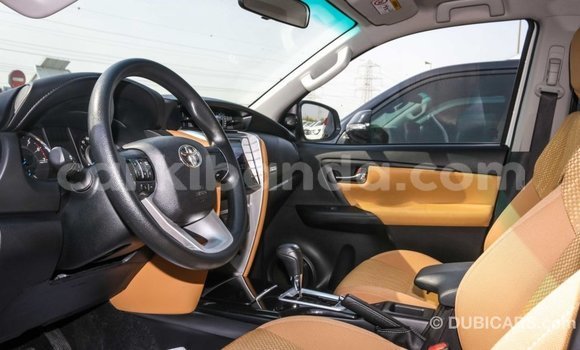 Nunua Imported Toyota Fortuner Nyeupe Gari ndani ya Import - Dubai nchini Uganda Nunua Imported Toyota Fortuner Nyeupe Gari ndani ya Import - Dubai nchini Uganda