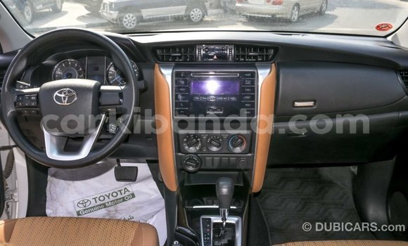 Nunua Imported Toyota Fortuner Nyeupe Gari ndani ya Import - Dubai nchini Uganda Nunua Imported Toyota Fortuner Nyeupe Gari ndani ya Import - Dubai nchini Uganda