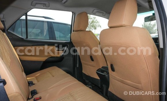 Nunua Imported Toyota Fortuner Nyeupe Gari ndani ya Import - Dubai nchini Uganda Nunua Imported Toyota Fortuner Nyeupe Gari ndani ya Import - Dubai nchini Uganda