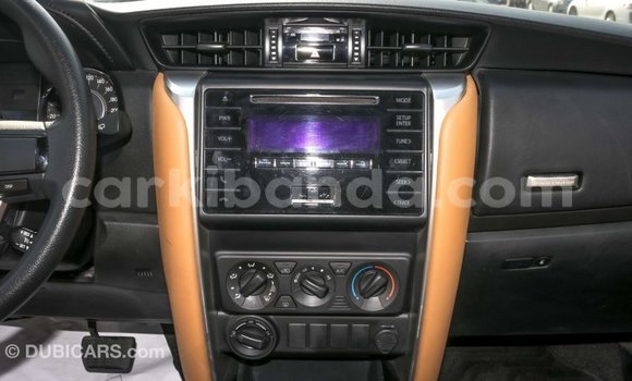 Nunua Imported Toyota Fortuner Nyeupe Gari ndani ya Import - Dubai nchini Uganda Nunua Imported Toyota Fortuner Nyeupe Gari ndani ya Import - Dubai nchini Uganda