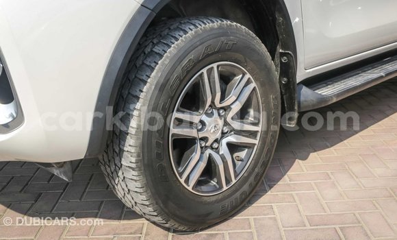 Nunua Imported Toyota Fortuner Nyeupe Gari ndani ya Import - Dubai nchini Uganda Nunua Imported Toyota Fortuner Nyeupe Gari ndani ya Import - Dubai nchini Uganda