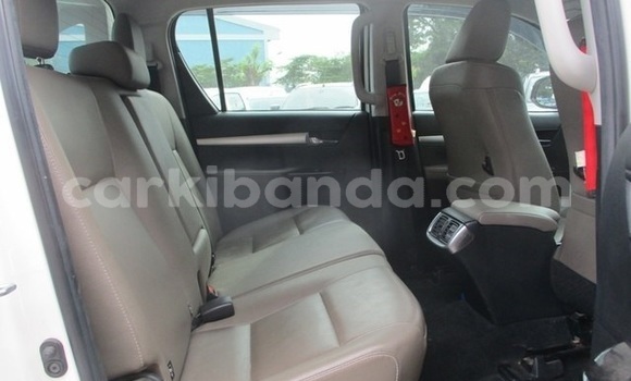 Gura Yakoze Toyota Hilux Black Imodoka i Kampala mu Uganda Gura Yakoze Toyota Hilux Black Imodoka i Kampala mu Uganda