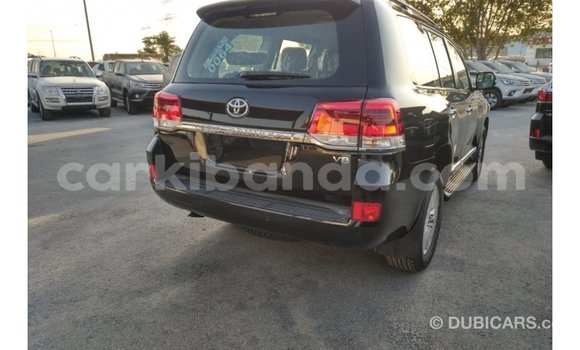 Acheter Import Voiture Toyota Land Cruiser Noir à Import - Dubai, Ouganda Acheter Import Voiture Toyota Land Cruiser Noir à Import - Dubai, Ouganda